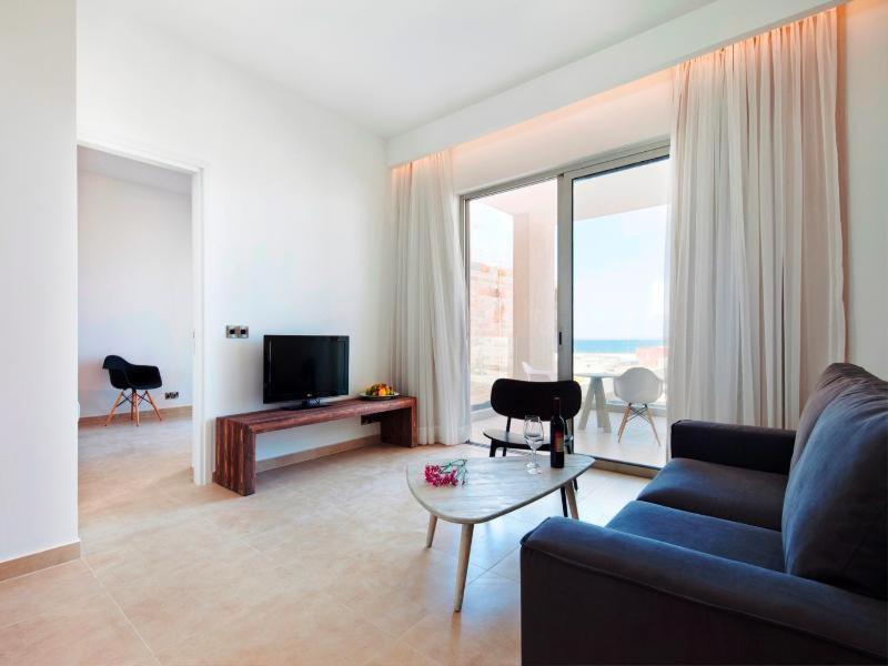 Amphora Hotel & Suites Paphos Chambre photo