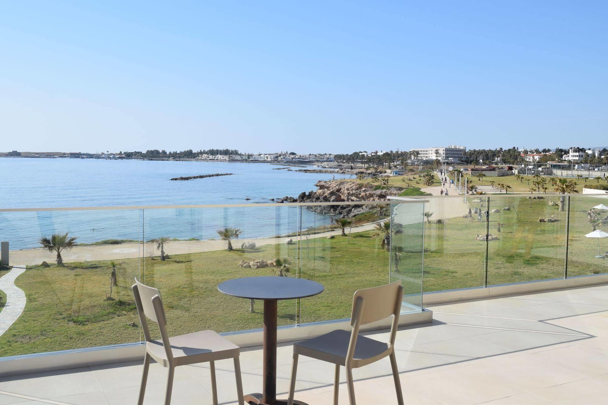 Amphora Hotel & Suites Paphos Extérieur photo