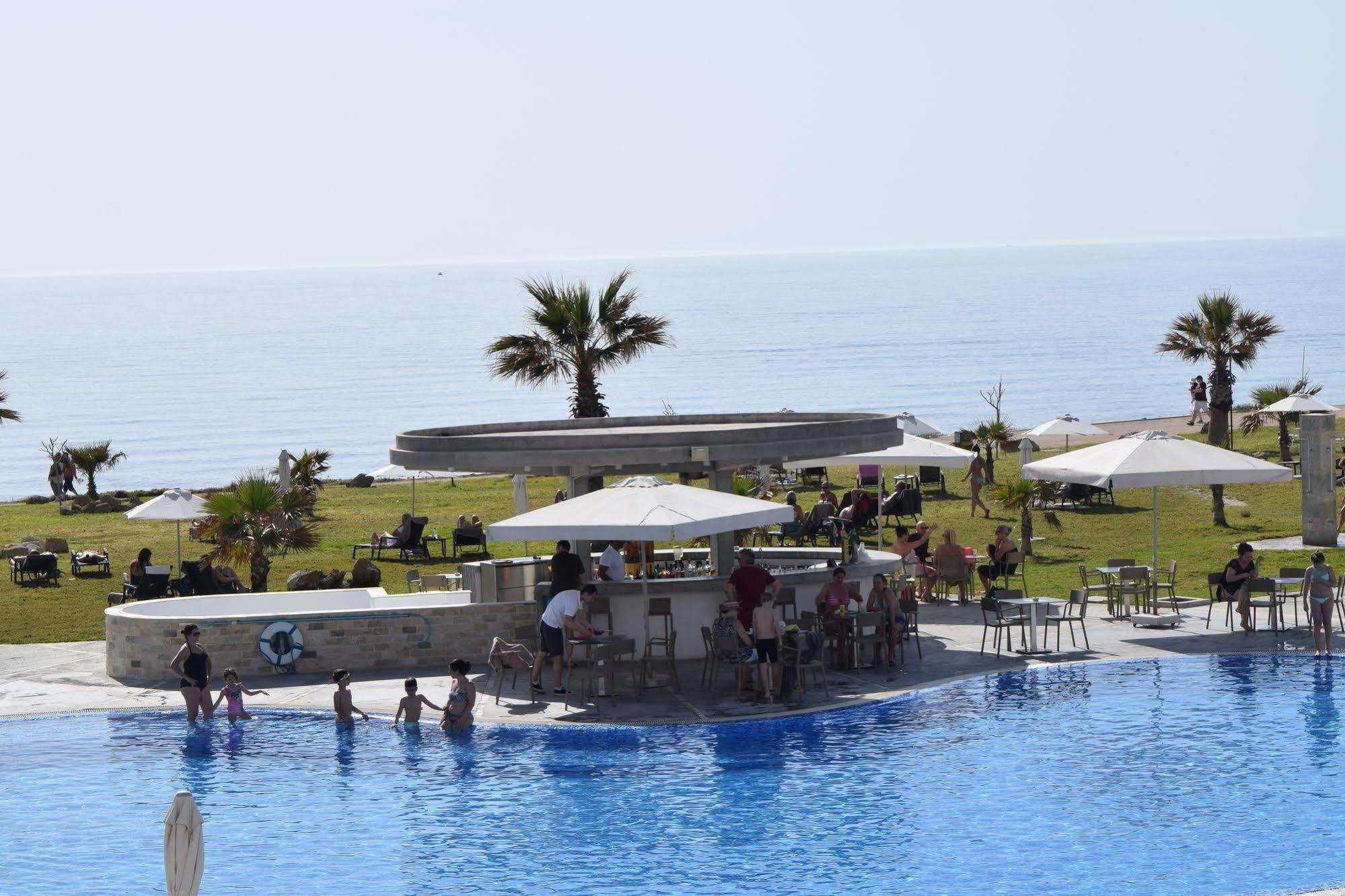 Amphora Hotel & Suites Paphos Extérieur photo