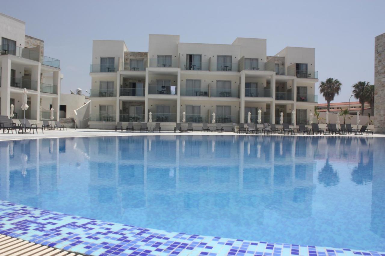 Amphora Hotel & Suites Paphos Extérieur photo